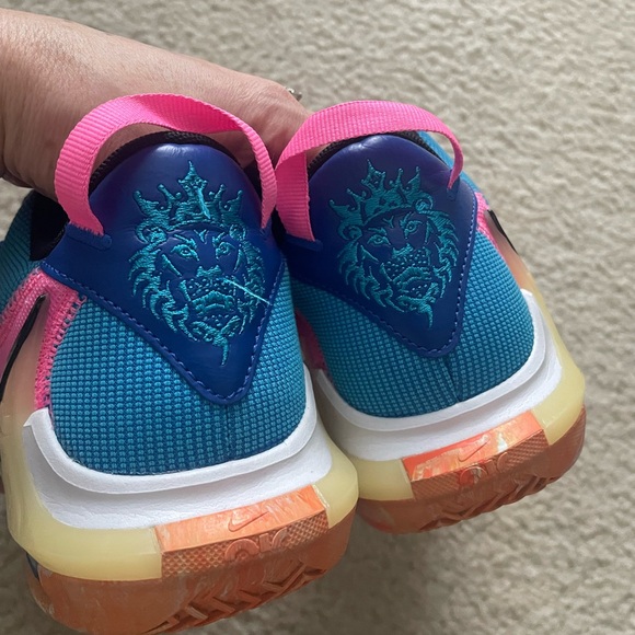 Like New Nike LeBron Witness 7 Basketball Shoes - Picture 3 of 7